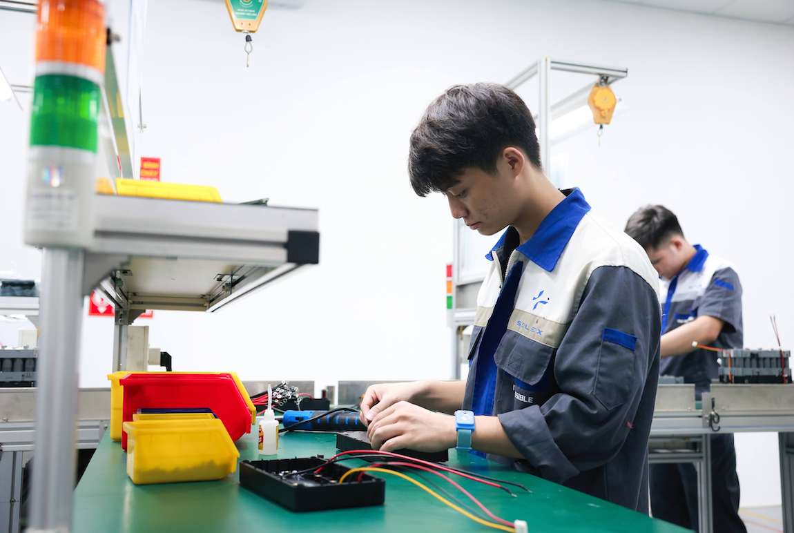 今年の7ヶ月間で、14 3 000社が解散手続きを完了しました。写真:ハイ・グエン