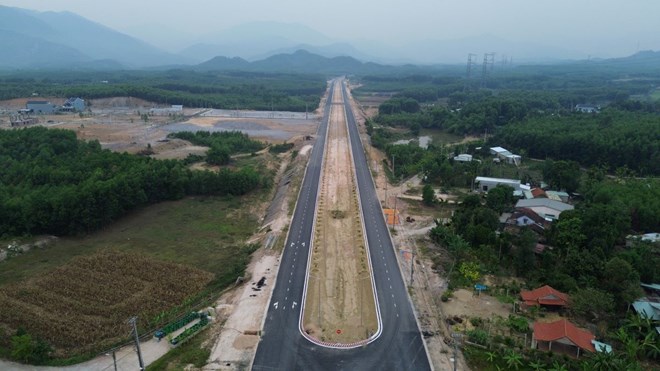 Tuyến đường Vành đai phía Tây ở Đà Nẵng (đoạn từ Quốc lộ 14B tới đường Hồ Chí Minh). Ảnh: Văn Trực
