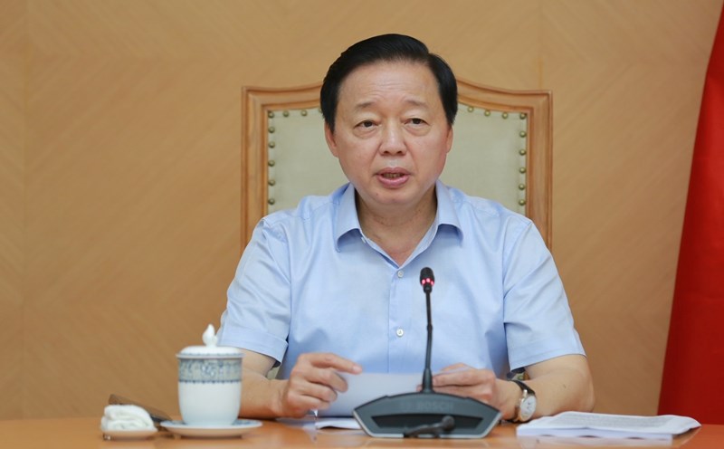 Deputy Prime Minister Tran Hong Ha requested that the design of social housing models must be feasible, contributing to architectural orientation and reducing administrative procedures. Photo: Minh Khoi