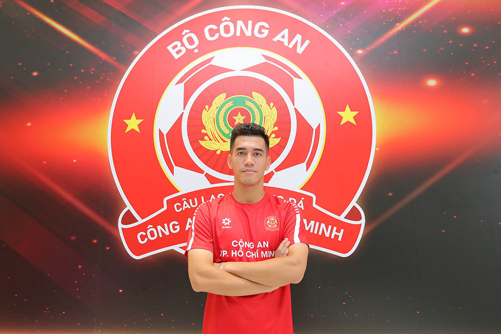 Striker Nguyen Tien Linh debuted for the Ho Chi Minh City Police team. Photo: HCMC CA
