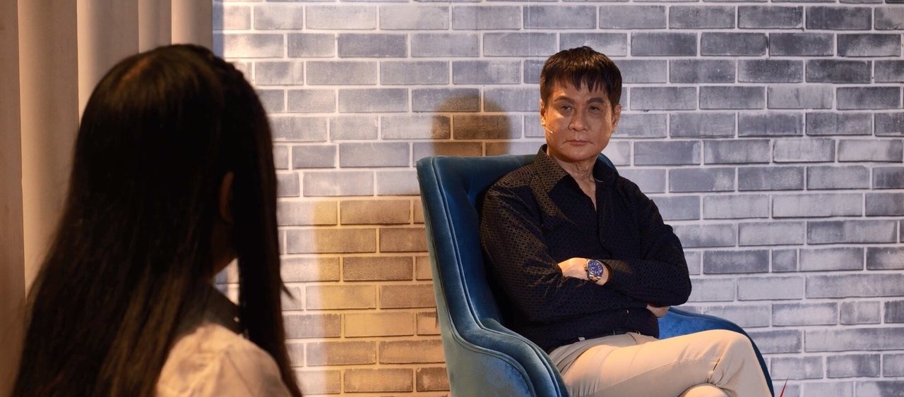 Ms. B talked to Le Hoang about her husband having a lover. Photo: Jet provided.