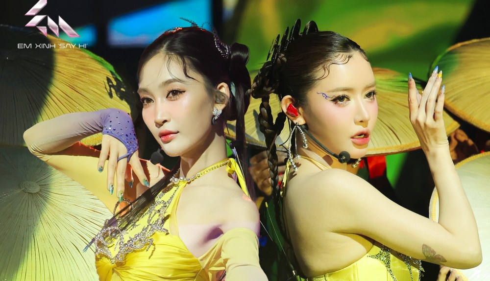 The performance "Stop up and ask God" by Bich Phuong's team. Photo: Producer Em xinh say hi