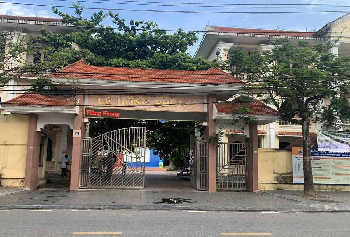 Students of specialized schools in Ninh Binh province are considered for scholarships of up to 1,300,000 VND/month. Photo: Luong Ha