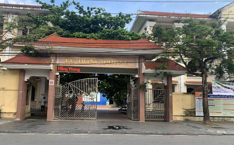 Students of specialized schools in Ninh Binh province are considered for scholarships of up to 1,300,000 VND/month. Photo: Luong Ha