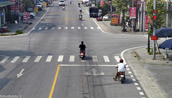 Propiedad de motocicleta multada por exceso de velocidad. Foto: Policia de Bac Ninh