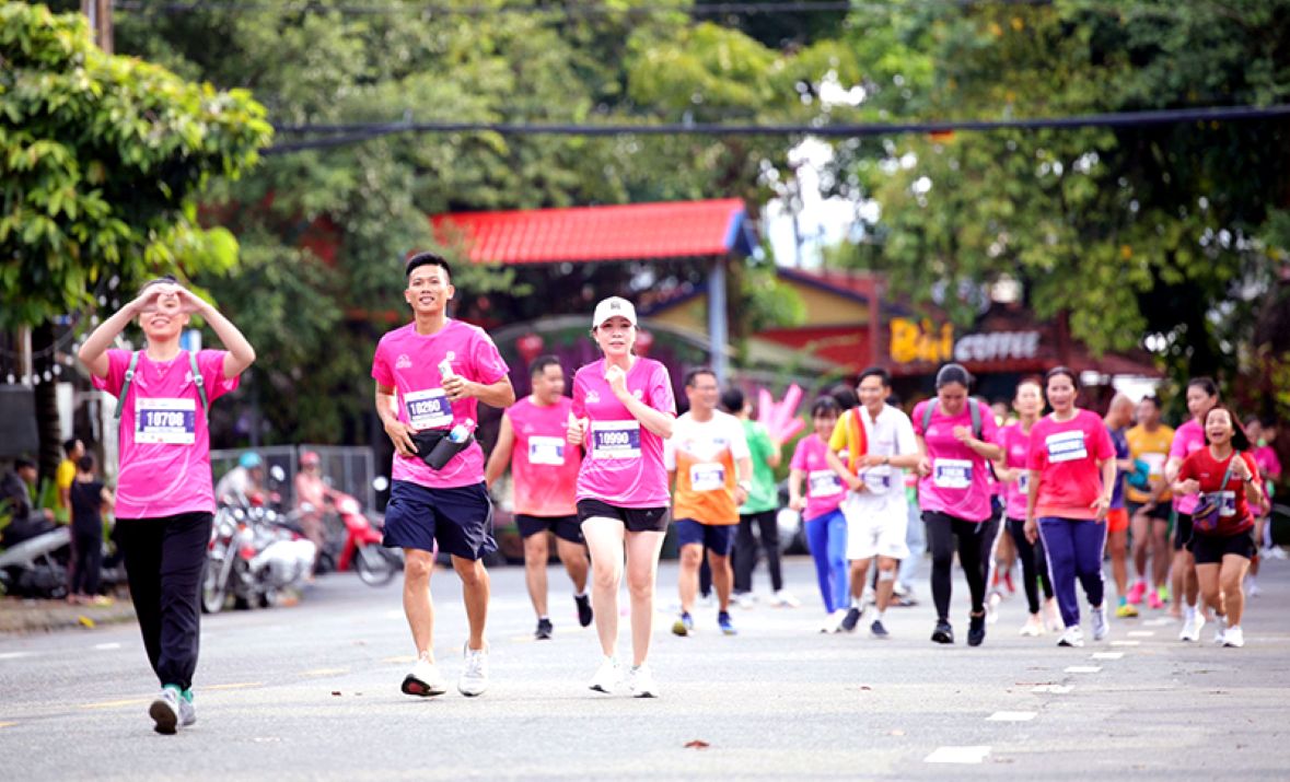 Athletes participating in the 2024 Dat Sen Marathon. Photo: Phuc Loc