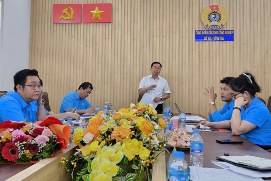 To cong tac quan ly dia ban so 6 giao ban cong tac voi cac don vi cong doan xa, phuong. Anh: Phuong Chau