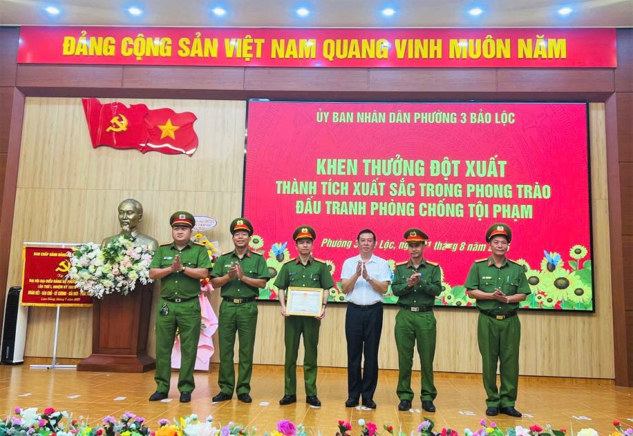 Chien cong cua luc luong cong an gop phan bao ve nong dan va nguoi tieu dung. Anh: Lam Hong