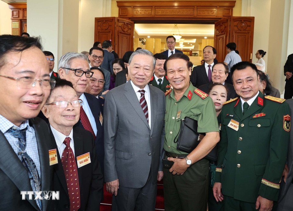 Tong Bi thu To Lam gap mat dai bieu tri thuc, nha khoa hoc, van nghe si ngay 6.8. Anh: TTXVN 