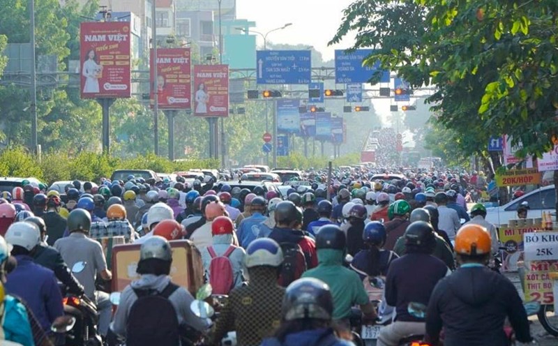 HCMC adjusts traffic, helping to reduce traffic congestion at gateway to Tan Son Nhat T3 terminal
