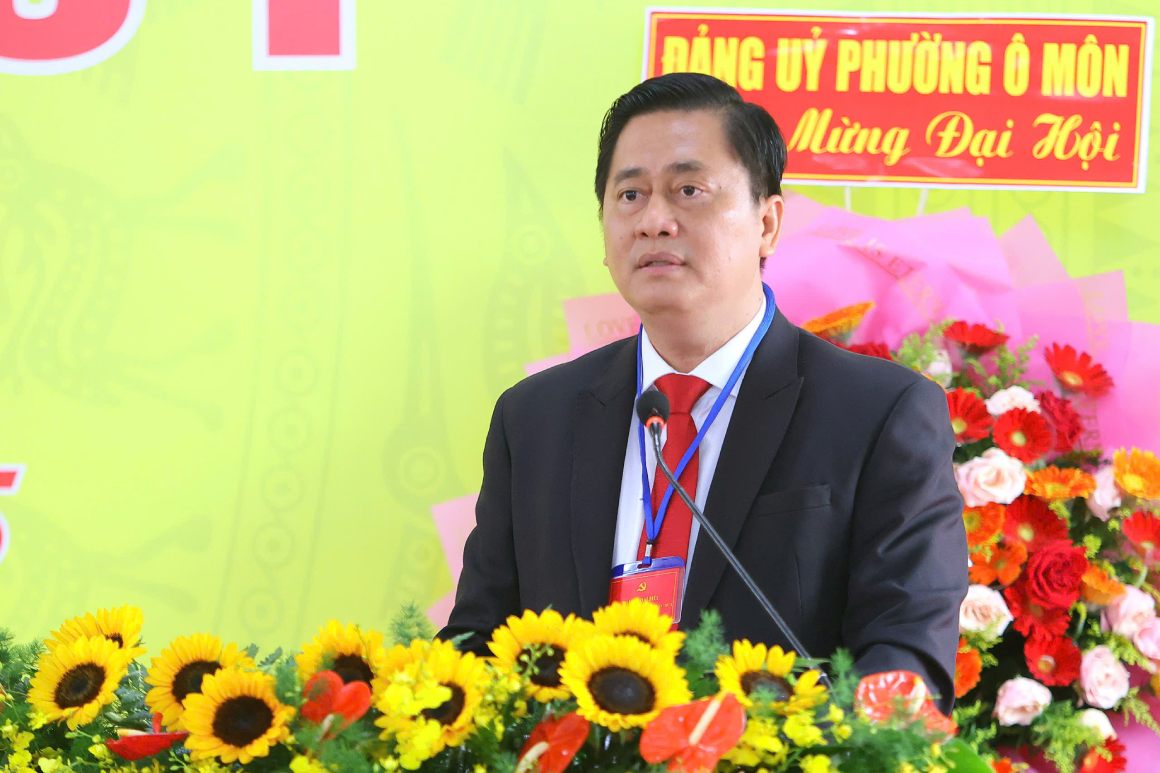 Ong Vo Anh Huy – Bi thu phuong Phuoc Thoi phat bieu tai dai hoi. Anh: Ta Quang