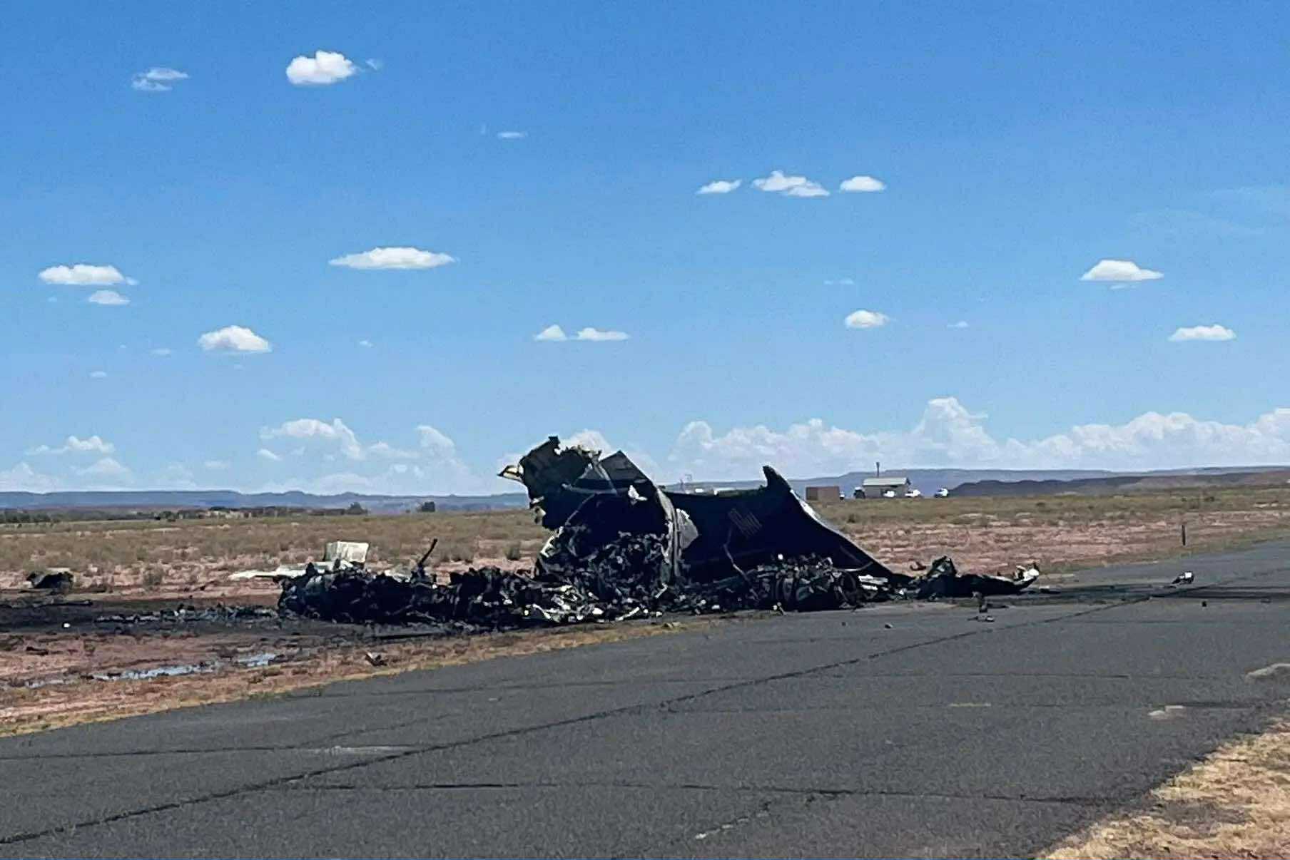 8월 5일 미국 애리조나에서 발생한 의료 수송기 추락 현장 사진: 나바호 경찰서