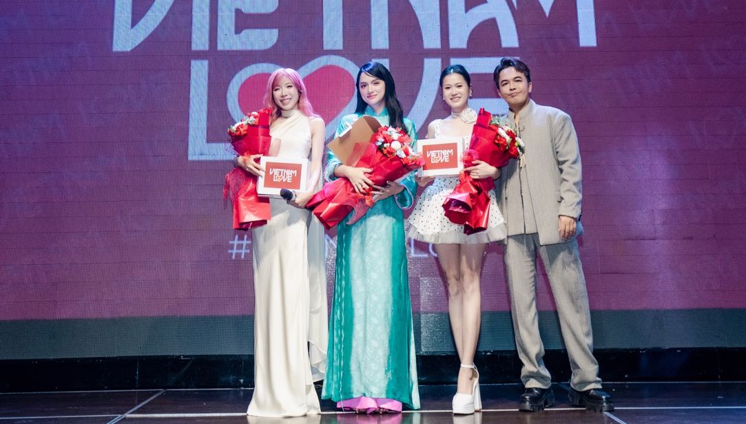 Artists are honored to participate in the project. Photo: Organizing Committee.