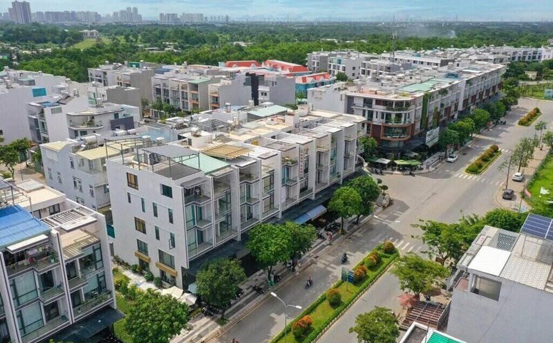People who bought houses in the Duong Hong residential area project in Binh Chanh district have not had a pink book even though they have not had a pink book for 20 years. Photo: Tam Duc