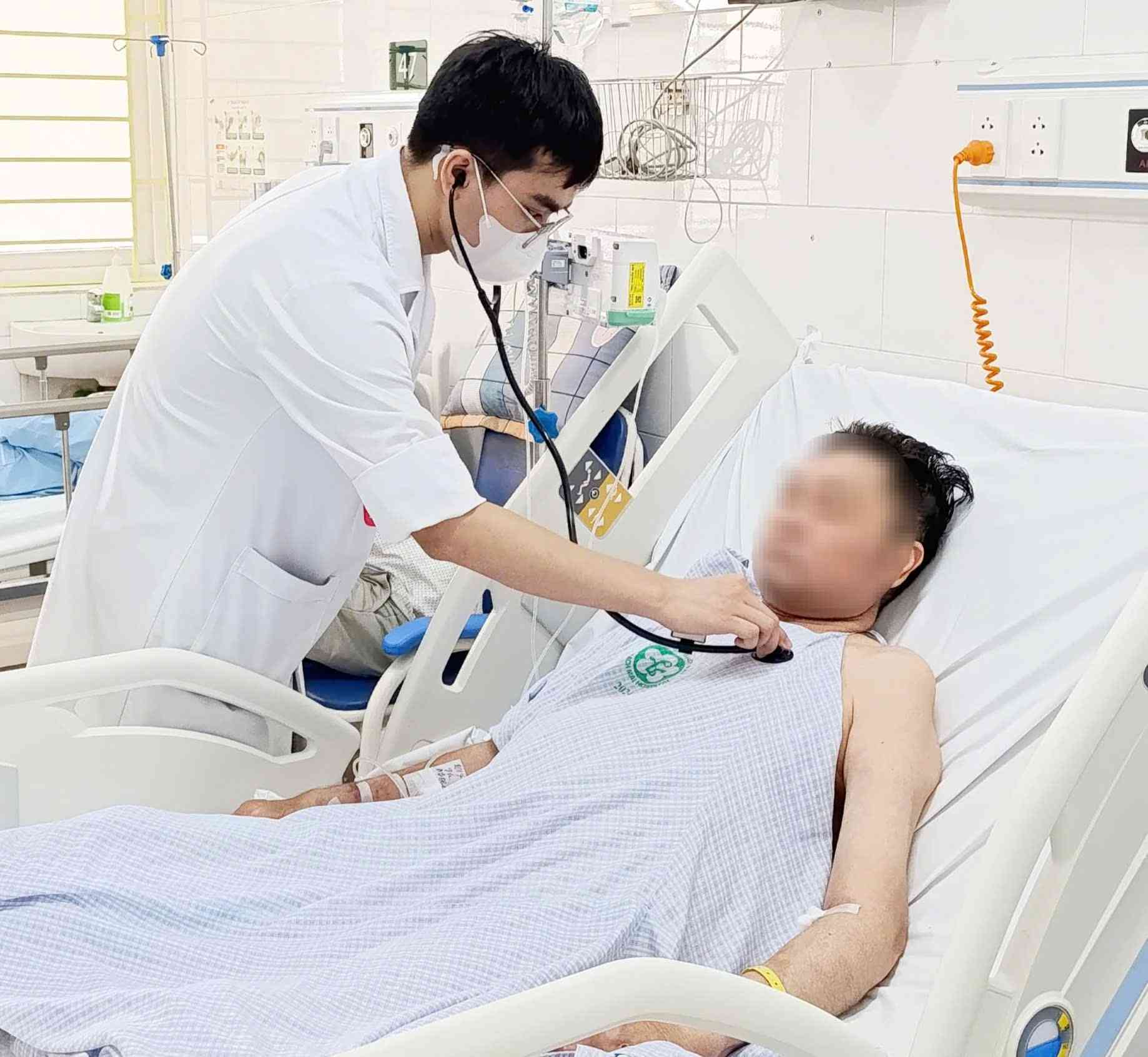 Doctor saves a rare necrotizing infection after a small bite. Photo: Nguyen Ha