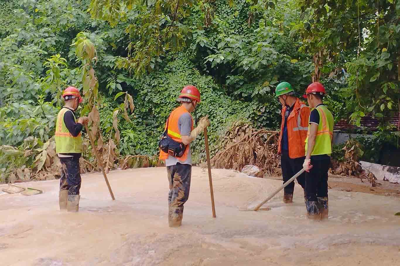 作業員が現場に常駐して監視しています。写真:MRB