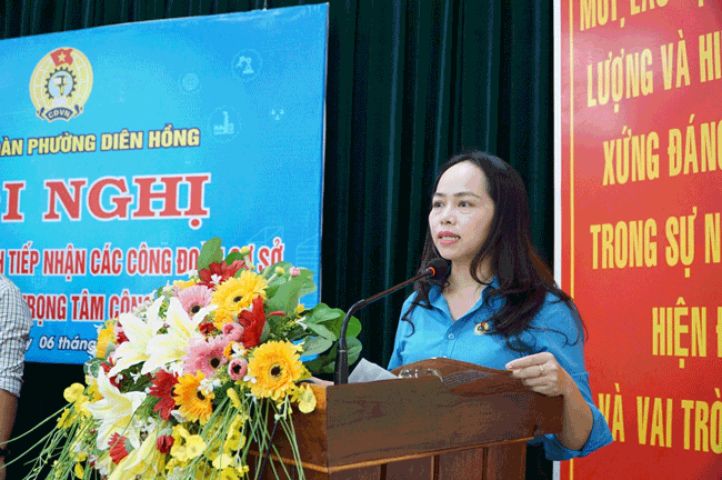 Ba Chau Hong Nhi – Chu tich Cong doan phuong Dien Hong. Anh: Thanh Tuan