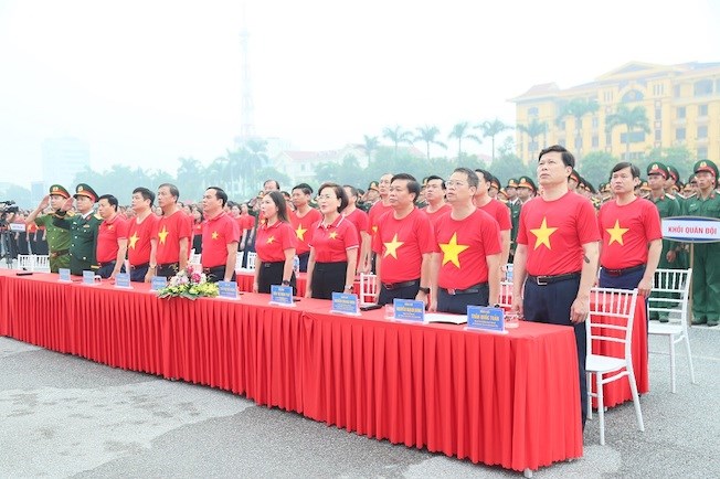 Hơn 3.000 người Hưng Yên dự lễ chào cờ kỷ niệm Cách mạng Tháng Tám và Quốc khánh 2.9