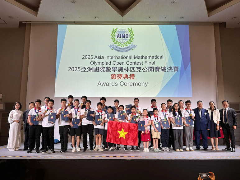 Doan hoc sinh Viet Nam tai le trao giai cua Vong chung ket quoc te AIMO 2025 vua dien ra o Nhat Ban. Anh: BTC 