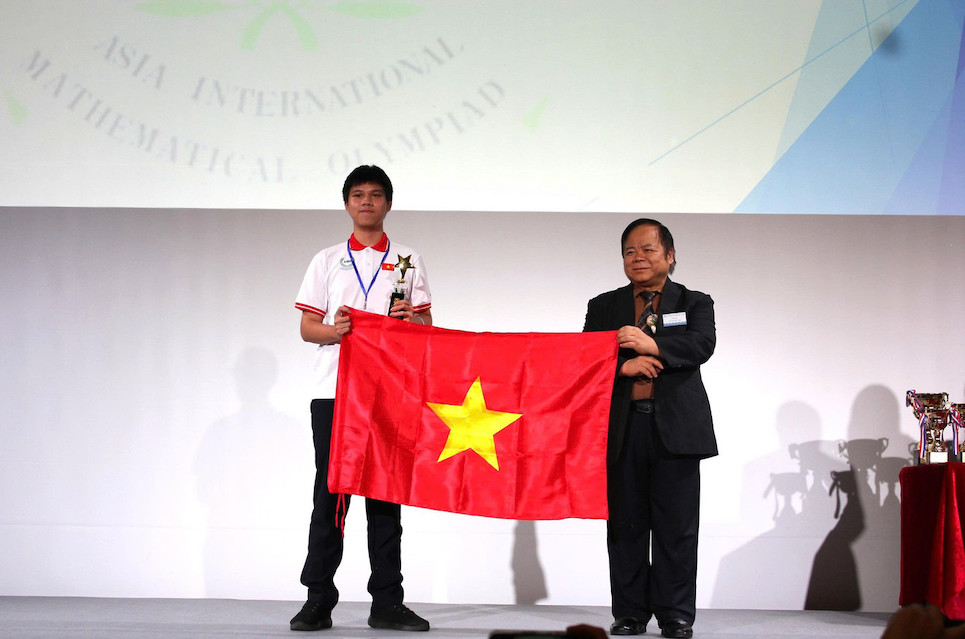 Phan Thanh Huy, hoc sinh lop 12, Truong THPT Chuyen Ha Noi Amsterdam, hoc sinh dat giai Quan quan (Champion) AIMO nam 2025. 