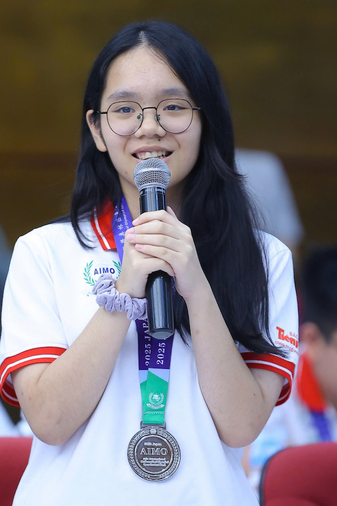 Em Dang Le Minh Anh, hoc sinh lop 9, Truong Quoc te Reigate Grammar School Vietnam. Anh: BTC 