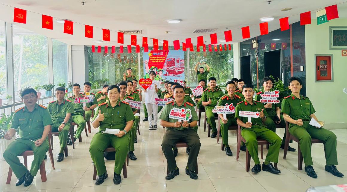 Cau lac bo “Ngan hang mau nong” o Can Tho hien hon 200 don vi mau. Anh: Cong an Can Tho