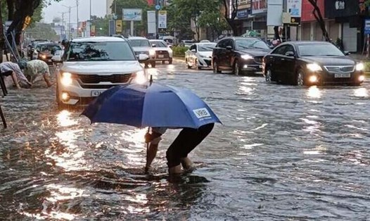 Thời tiết Bắc Bộ có mưa rào và dông rải rác, cục bộ có nơi mưa to; riêng vùng núi và trung du đêm và sáng có mưa vừa, mưa to và dông, cục bộ có nơi mưa rất to. Ảnh: Mai Hương