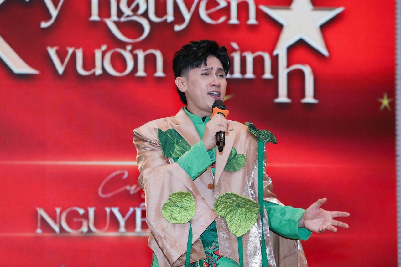 Ca si Nguyen Vu. Anh: Nghe si cung cap.