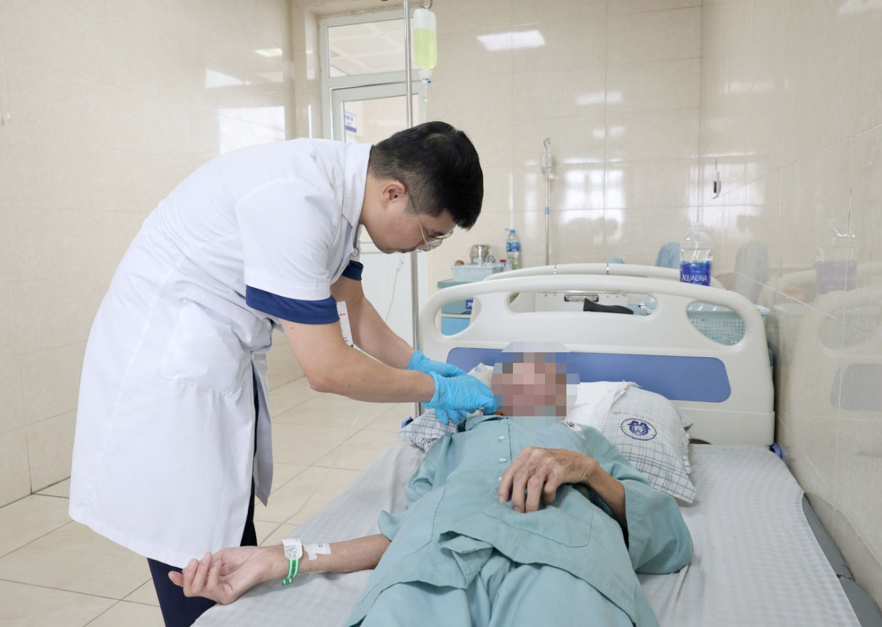 Benh nhan duoc cham soc sau phau thuat. Anh: BVCC
