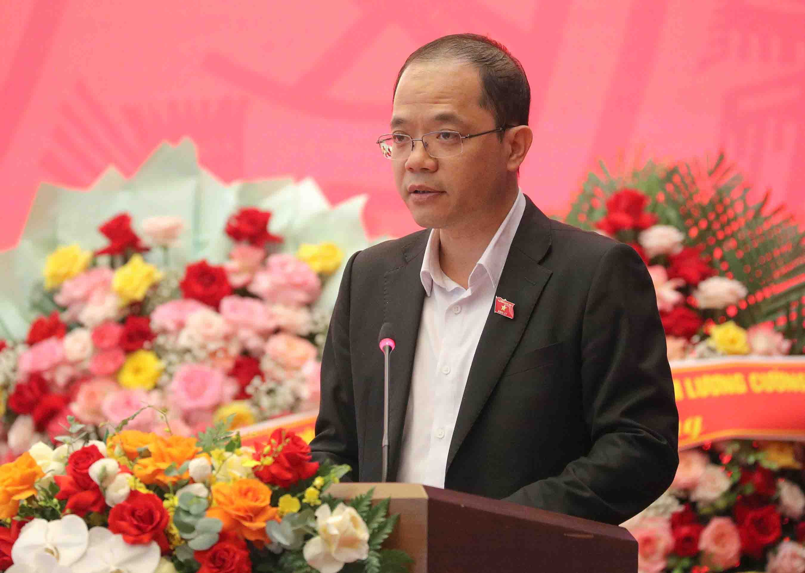 Vice Chairman of the Committee on Culture and Society Dinh Cong Sy proposed to increase decentralization to the National Assembly agencies to supervise the thematic areas in charge. Photo: Pham Thang.