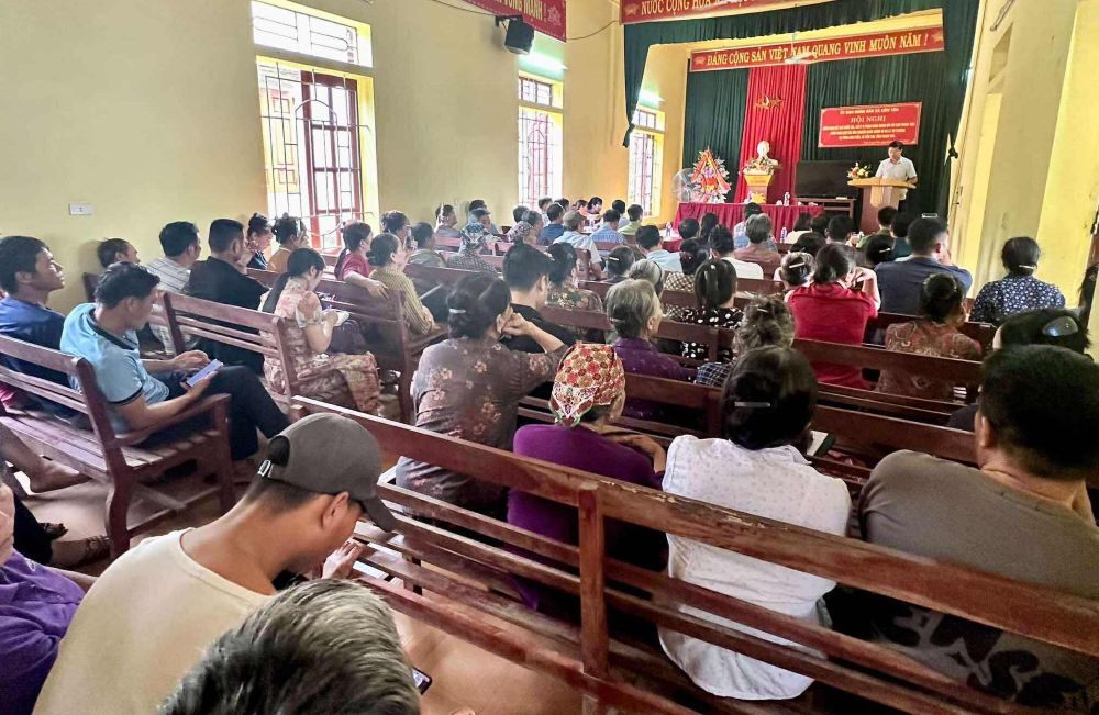 Rat dong nguoi dan thon Long Tien, xa Cam Tan, tinh Thanh Hoa du hoi nghi