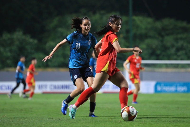 Doi chu nha gianh chien thang dam 5-0 trong tran mo man. Anh: Minh Dan
