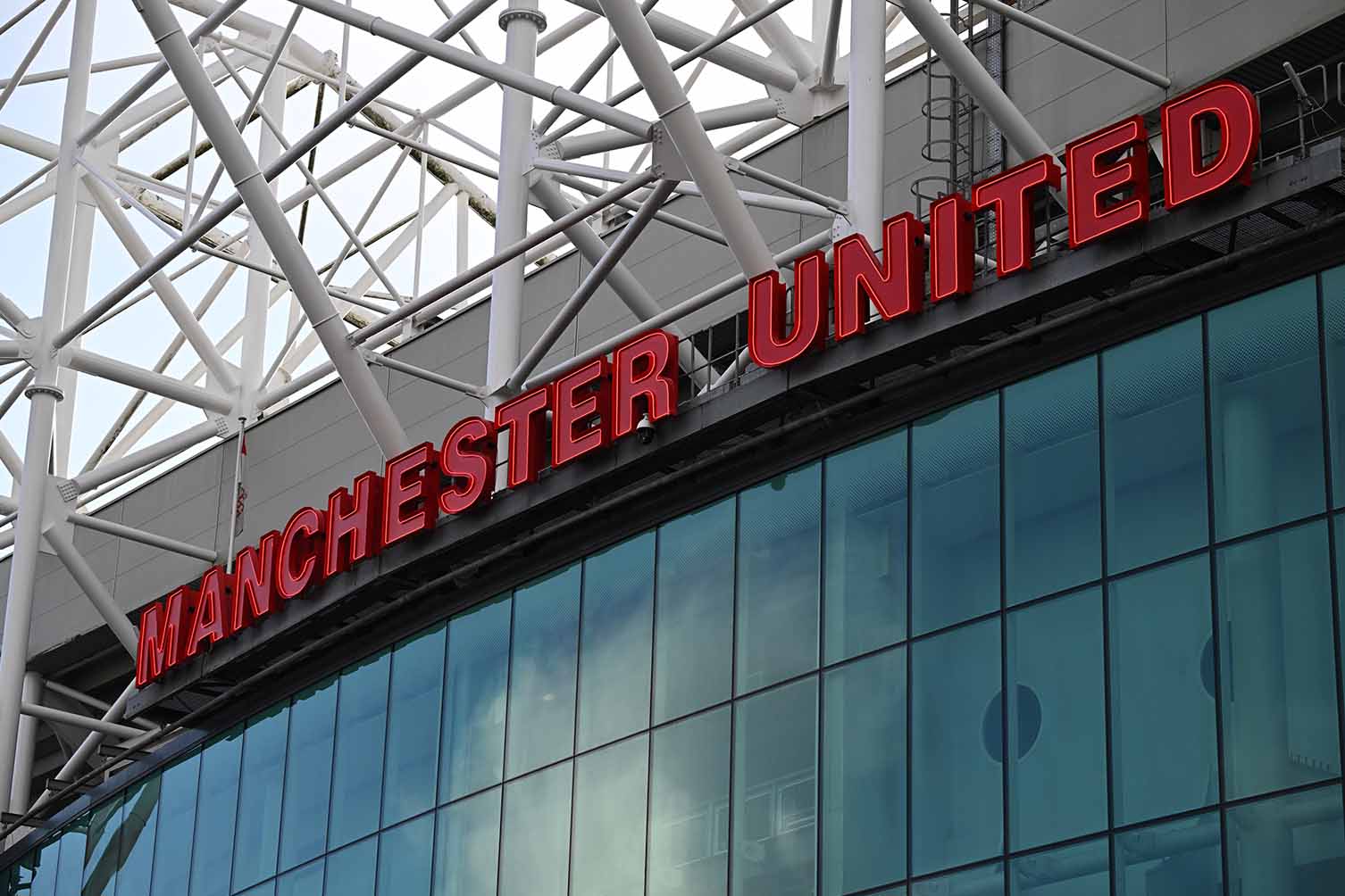 Mot mua he day bien dong dang den voi san Old Trafford. Anh: AFP