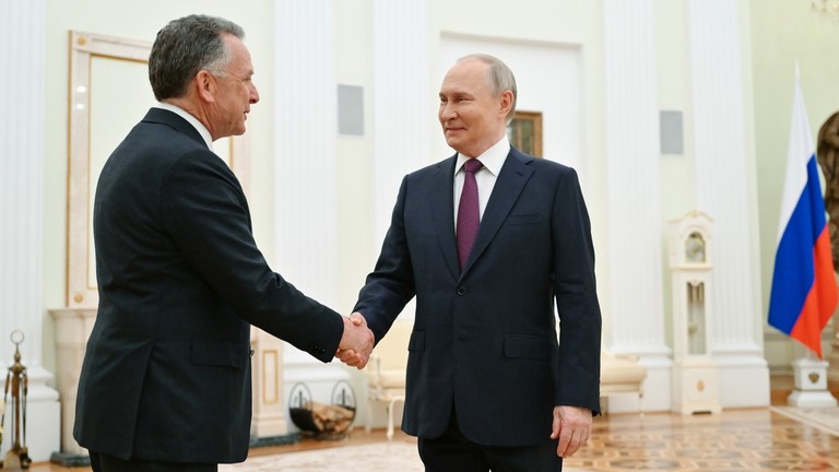 Tong thong Nga Vladimir Putin tiep ong Steve Witkoff, dac phai vien Tong thong My, tai Kremlin, ngay 6.8.2025. Anh: Sputnik