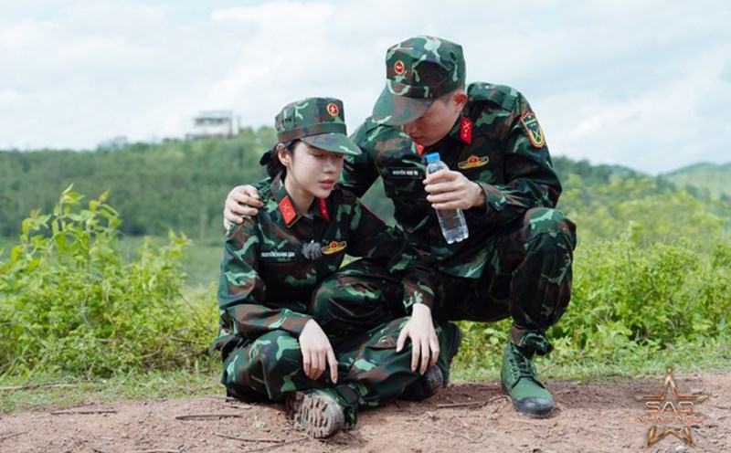 The couple LyLy and Anh Tu in "Sao nhap ngu". Photo: Producer.