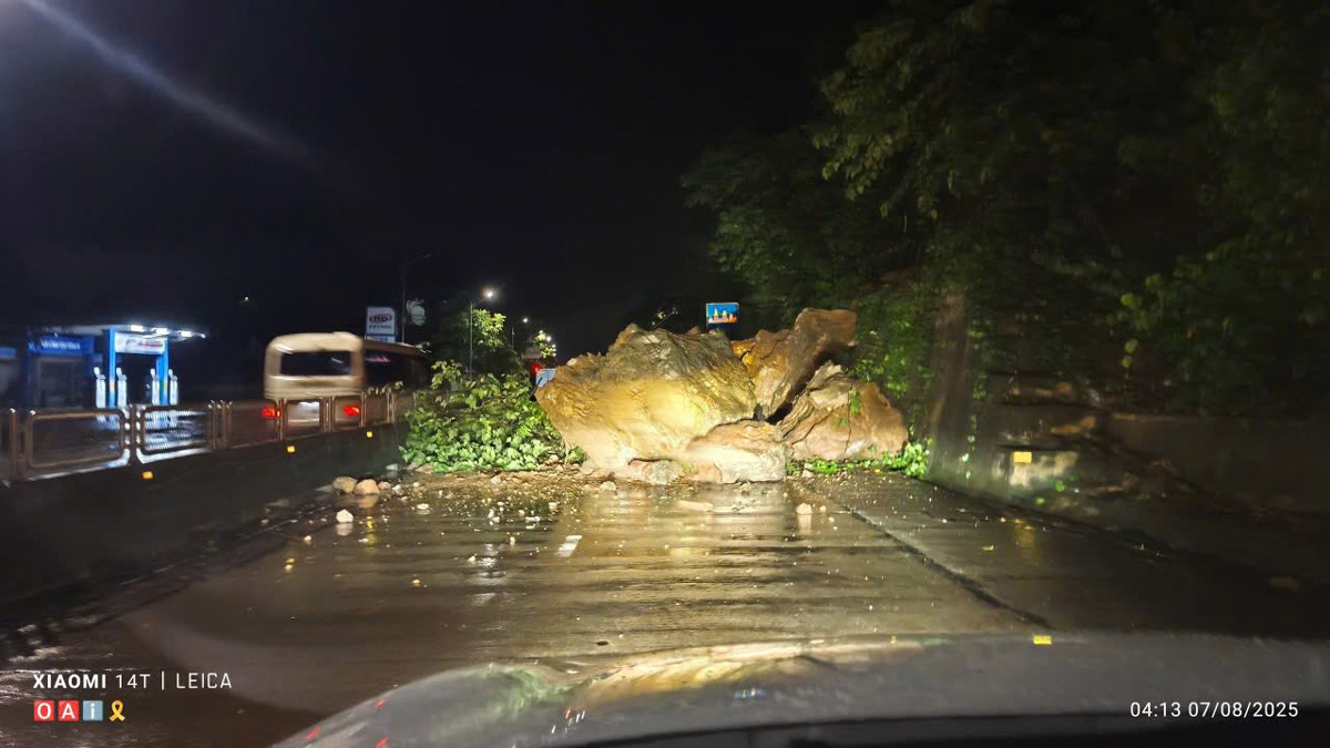 2025年8月7日より前の午前4時、国道18号線Km135+500地点、Doc Deo But(Quang Ninh)地域での地滑り。写真:住民提供