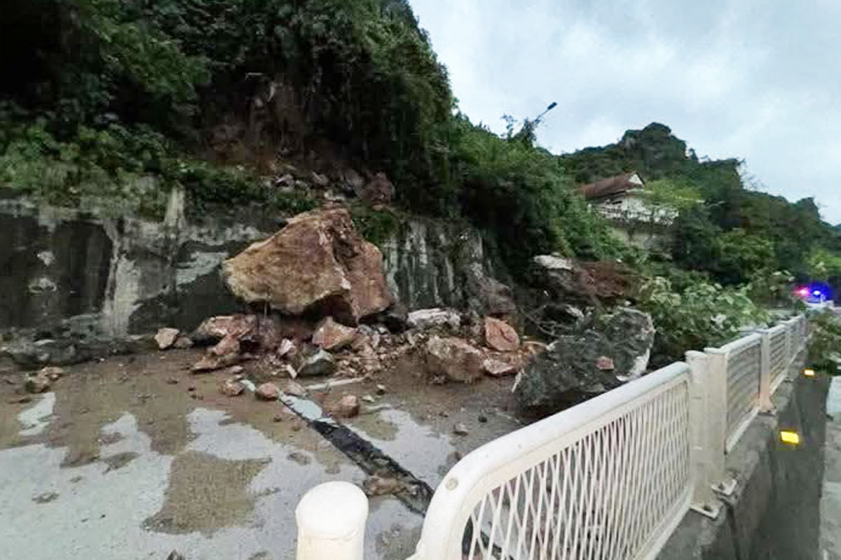 Sat no dat da tai Km135+500 quoc lo 18, khu vuc Doc Deo But (Quang Ninh) luc 4h hon ngay 7.8.2025. Anh: Nguoi dan cung cap