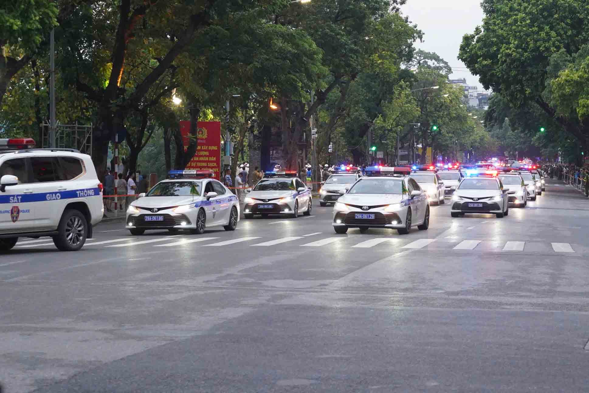 Cac phuong tien tuan tra chuyen dung cua luc luong CSGT Thu do.​​​​​​ Anh: Song Huu 