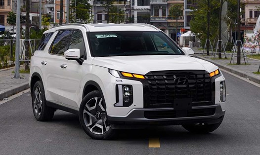 Hyundai Palisade được hỗ trợ 100% phí trước bạ trong tháng 8, đưa giá xe xuống ngang Ford Everest. Ảnh: HTV