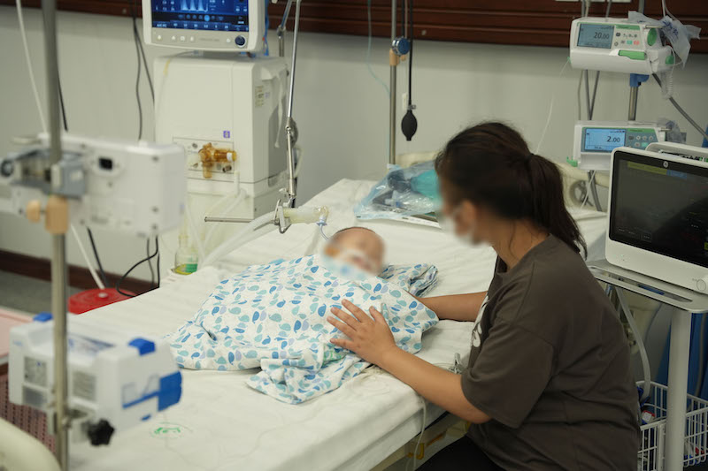 The child patient was given emergency care after drinking mosquito repellent essential oil. Photo: BVCC