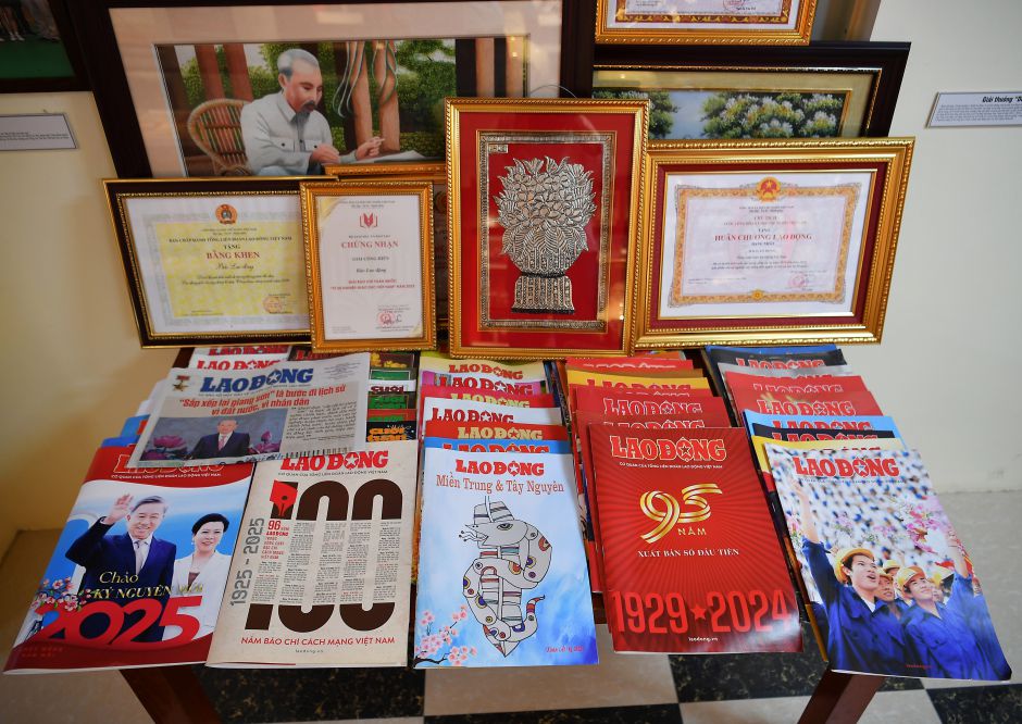 Mot so thanh tich noi bat gan day va nhieu an pham cua Bao Lao Dong. Anh: Viet Van