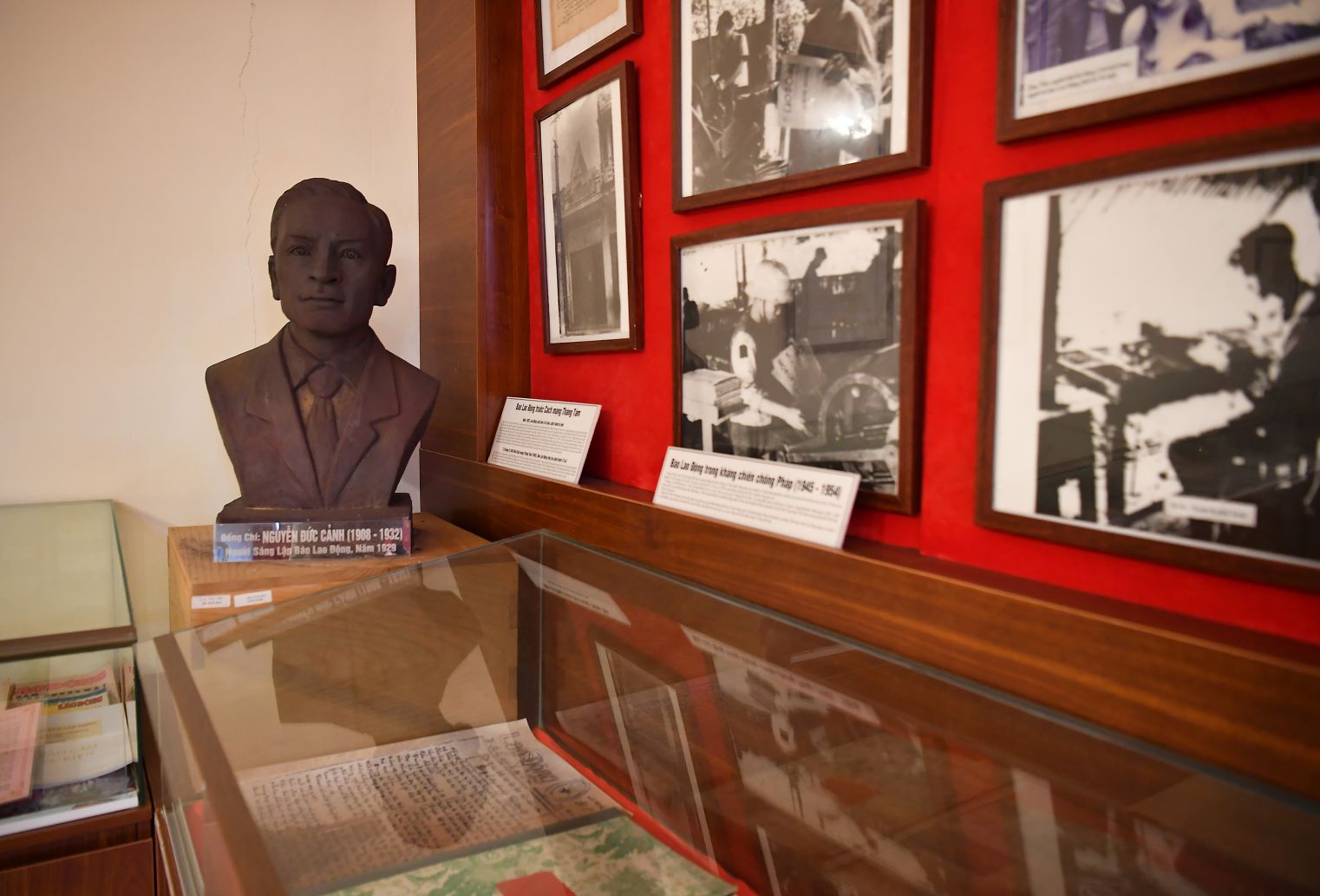 The appearance of comrade Nguyen Duc Canh - founder of Lao Dong Newspaper - appeared solemnly in the newspaper's rough dispatch room. Photo: Viet Van