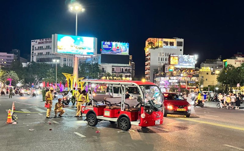 Scene of the tourist electric vehicle hitting 1 person, killing 1 person and injuring 2 others in Gia Lai. Photo: Hoai Phuong