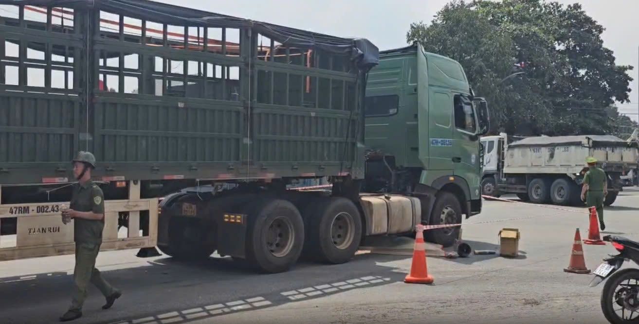 女性が死亡した事故現場。写真:ディン・チョン