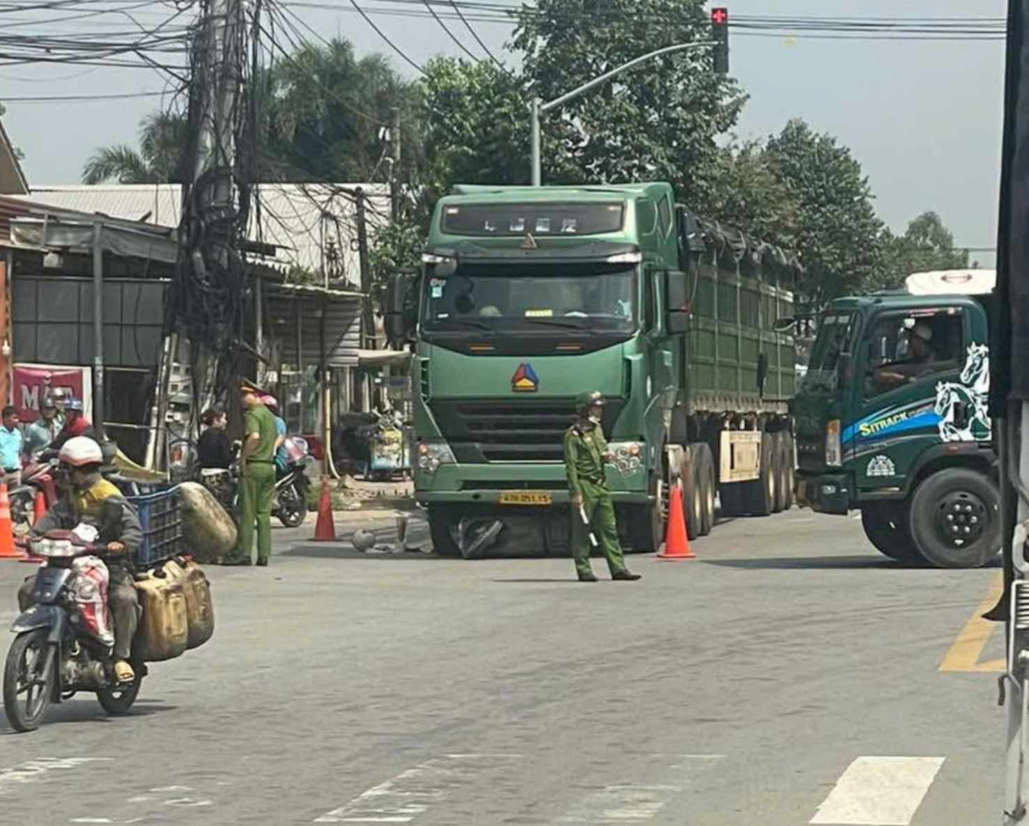 Hien truong vu tai nan. Anh: Dinh Trong
