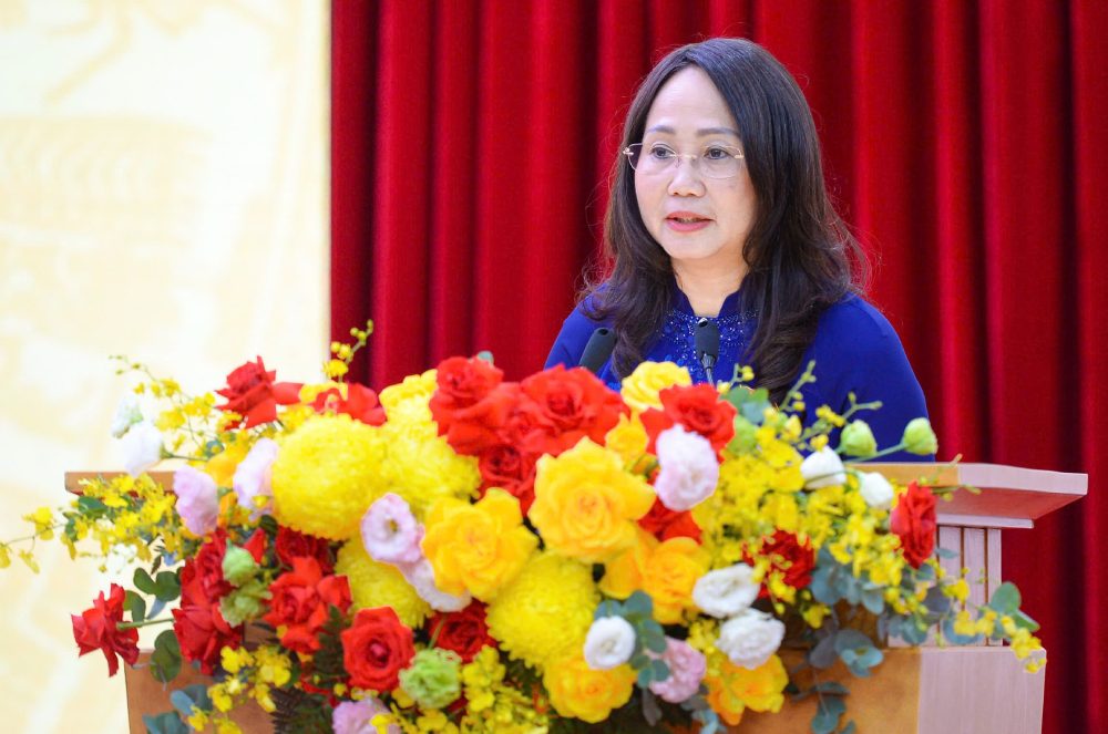 Ba Lam Thi Phuong Thanh - Bi thu Dang uy, Pho Chanh Van phong Thuong truc Van phong Trung uong Dang - phat bieu tai Dai hoi. Anh: Dac Huy