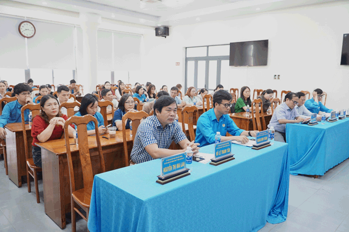 Quang canh hoi nghi. Anh: Thanh Tuan 