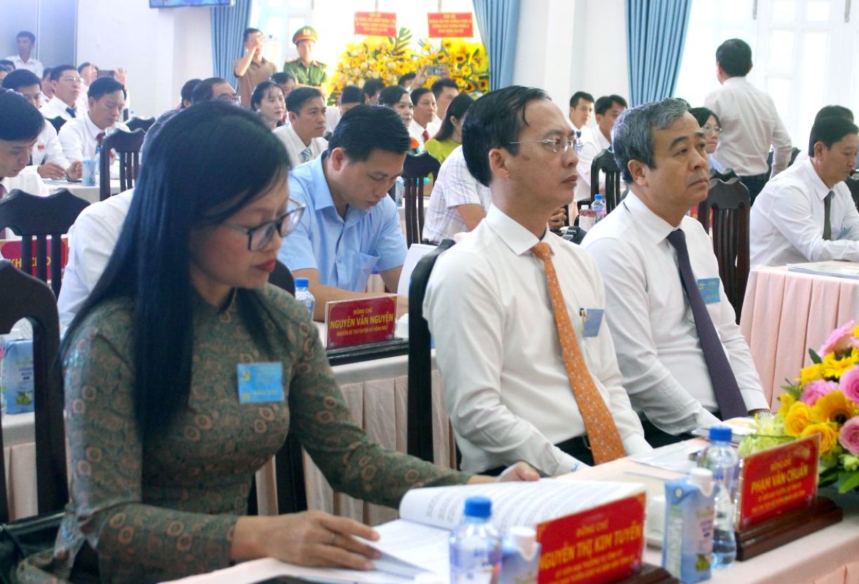 Ba Nguyen Thi Kim Tuyen - Truong Ban Tuyen giao va Dan van Tinh uy, ong Tran Tri Quang - Chu tich UBND tinh Dong Thap va ong Ngo Dong Hai- Pho Truong Ban Tuyen giao va Dan van Trung uong (tu trai sang) tai Dai hoi. Anh: Lam Dien