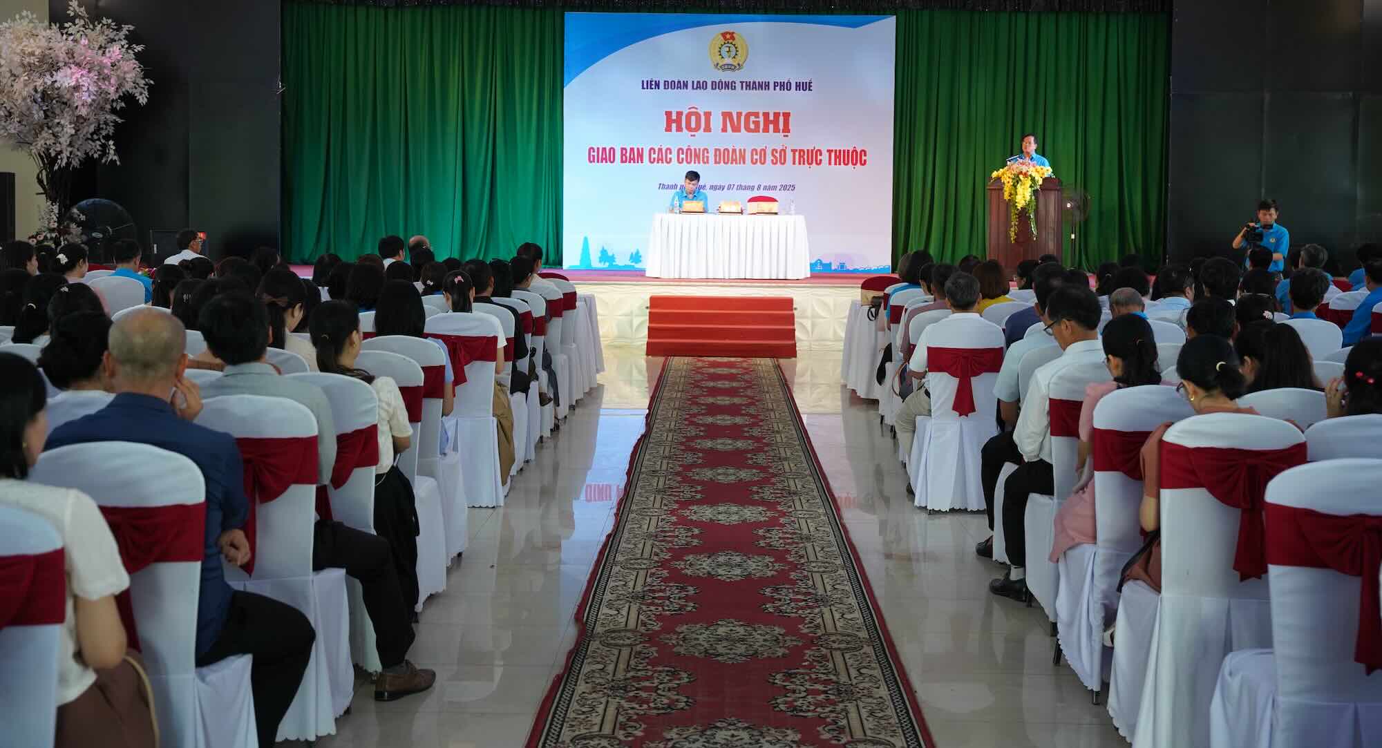 Khoang 200 nguoi tham gia hoi nghi. Anh: Nguyen Luan