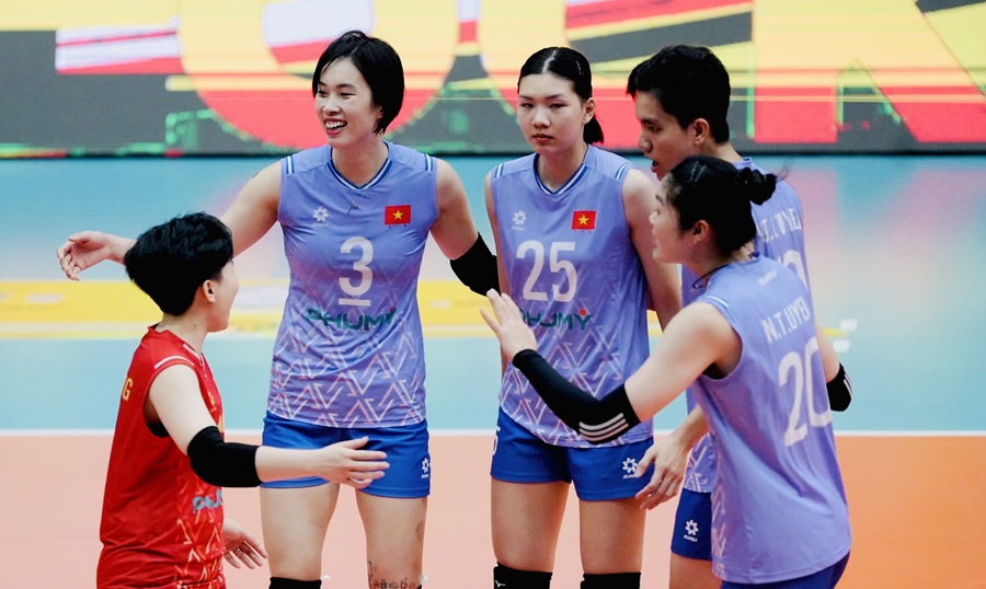 The Vietnam women's volleyball team focuses on competing in the second phase of the 2025 SEA V.League. Photo: VFV